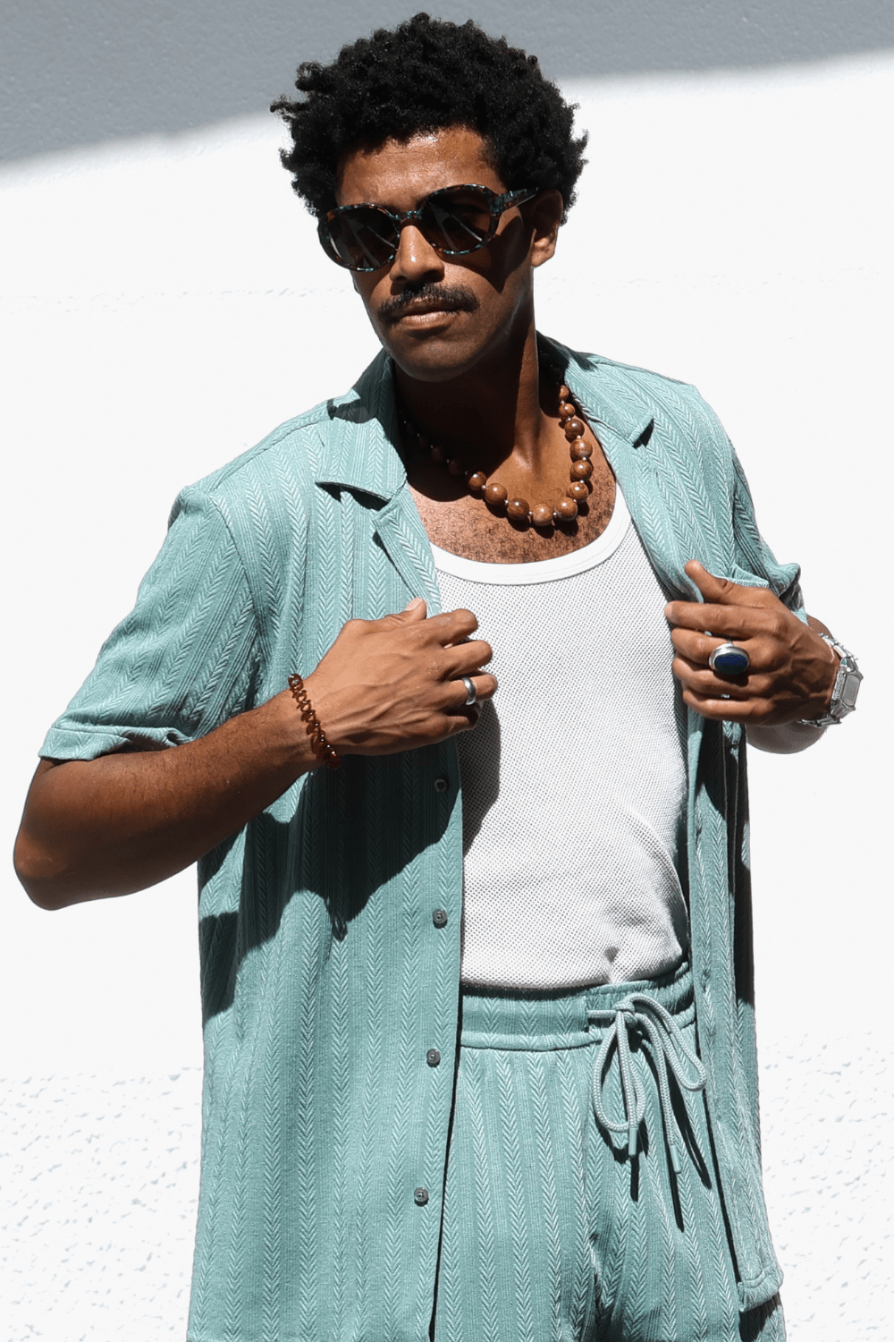 Ensemble pour homme de qualité pas cher parfait pour l'été.