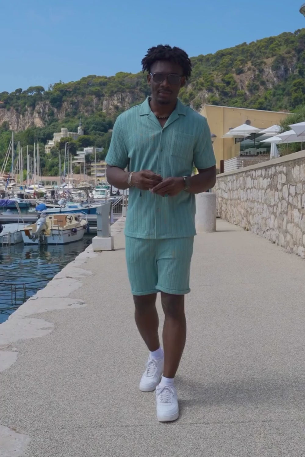 Ensemble d'été pour vacances sur la Côte d'Azur.