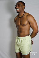 Short de bain pour homme vert claire, lime cream. Filet ultra doux et confortable. Tissus 100% recyclé. 