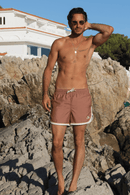 Short de bain homme marron. Confort, maintien et style affirmé.